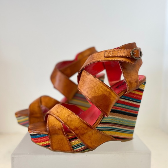 Unlisted Strappy Wedges - Picture 4 of 5